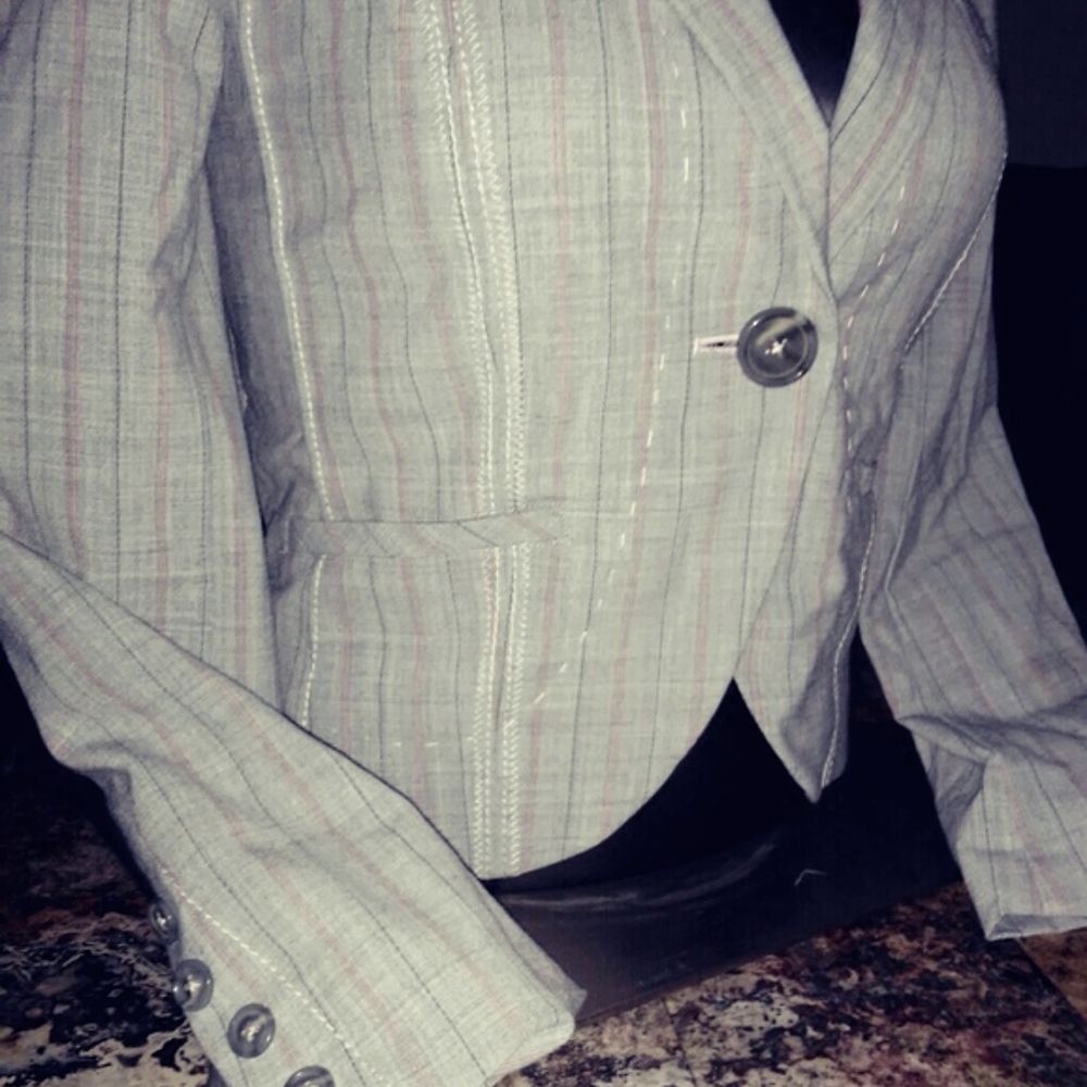Chic Blazer - Picture 2 of 7